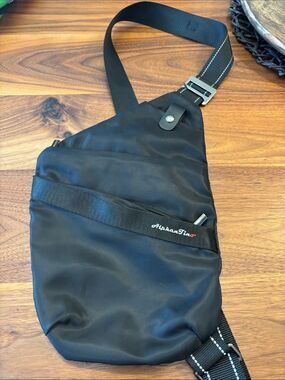 AlphanTino Black Crossbody Travel Purse Bag